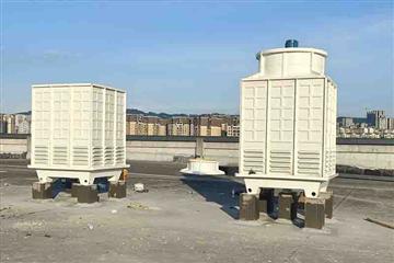 宜宾冷却塔，宜宾逆流玻璃钢冷却塔安装项目现场 规格：玻璃钢逆流式冷却塔FBL-100T 共2台 安装地址：四川宜宾