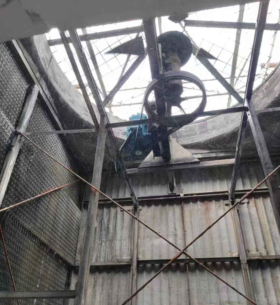 &nbsp;成都冷却塔维修公司，成都冷却塔维修单位，冷却塔维修公司电话 <div>成都冷却塔维修公司，一般是指专业在成都地区做冷却塔维修的业务，我们都知道冷却塔在中央空调系统中主要用为冷却水散热降温，应用比较广泛，今天我们就来介绍一家专业的成都冷却塔维修公司，成都勤通科技有限公司为成都地区专业的冷却塔维修公司，能维修改造各种开式逆流冷却塔、开式横流冷却塔、闭式冷却塔等各种类型的冷却塔。</div> <div>开式冷却塔维修，主要有冷却塔风电机维修、冷却塔填料维修，塔体清洗，管道连接维修等。</div>