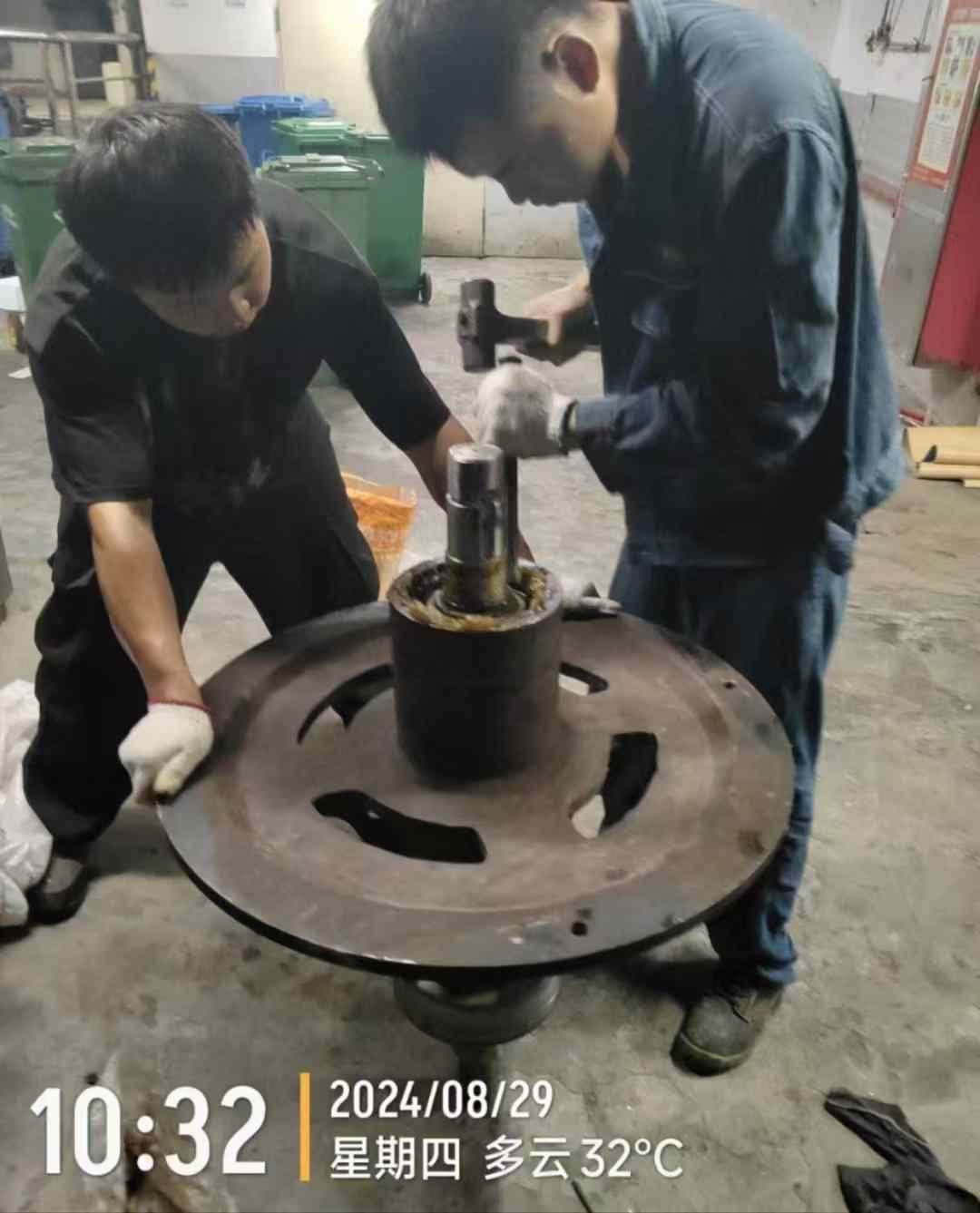 &nbsp;成都冷却塔维修公司，成都冷却塔维修单位，冷却塔维修公司电话 <div>成都冷却塔维修公司，一般是指专业在成都地区做冷却塔维修的业务，我们都知道冷却塔在中央空调系统中主要用为冷却水散热降温，应用比较广泛，今天我们就来介绍一家专业的成都冷却塔维修公司，成都勤通科技有限公司为成都地区专业的冷却塔维修公司，能维修改造各种开式逆流冷却塔、开式横流冷却塔、闭式冷却塔等各种类型的冷却塔。</div> <div>开式冷却塔维修，主要有冷却塔风电机维修、冷却塔填料维修，塔体清洗，管道连接维修等。</div>