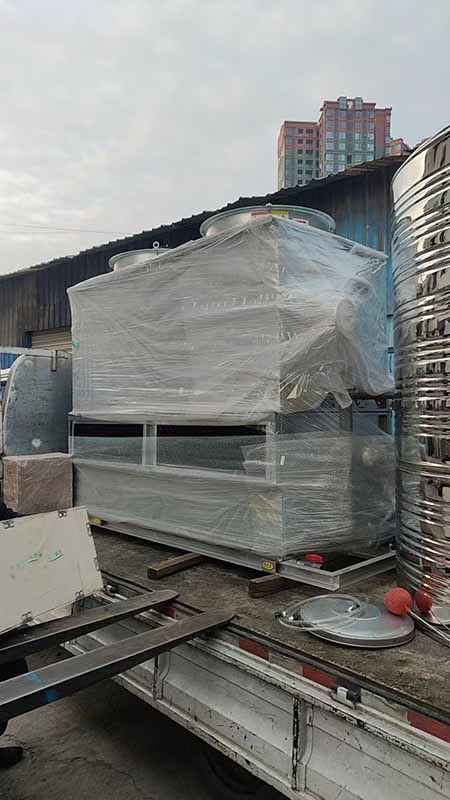 都江堰20T闭式冷却塔,水箱,水泵货拉拉送货现场