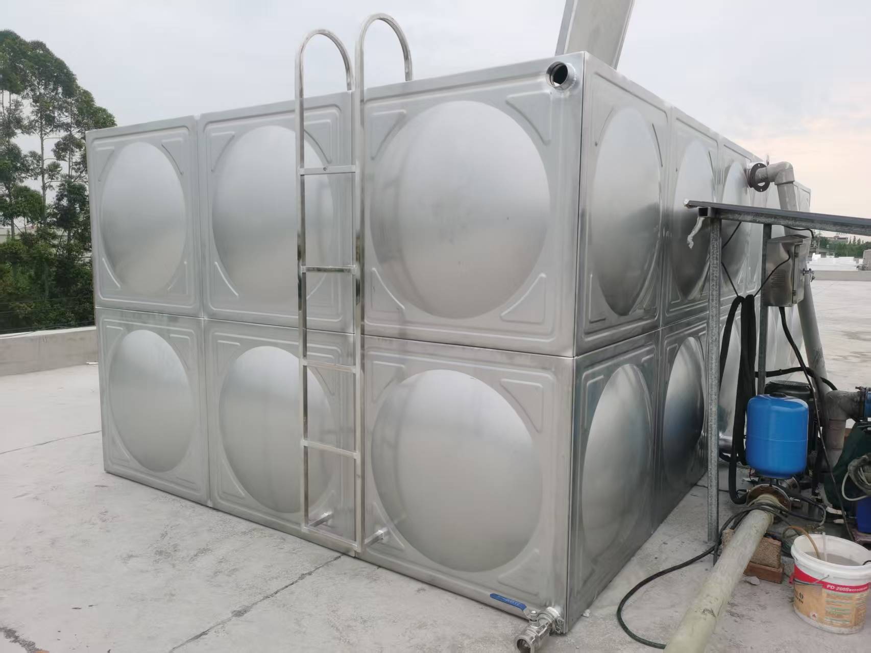 四川成都不锈钢水箱大邑县项目现场甲方单位成都优信食品有限公司